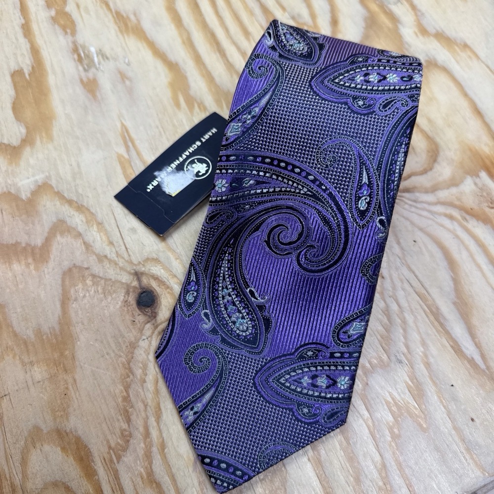 Hart Schaffner Marx Silk Tie Purple Paisley Classic Business Formal Mens